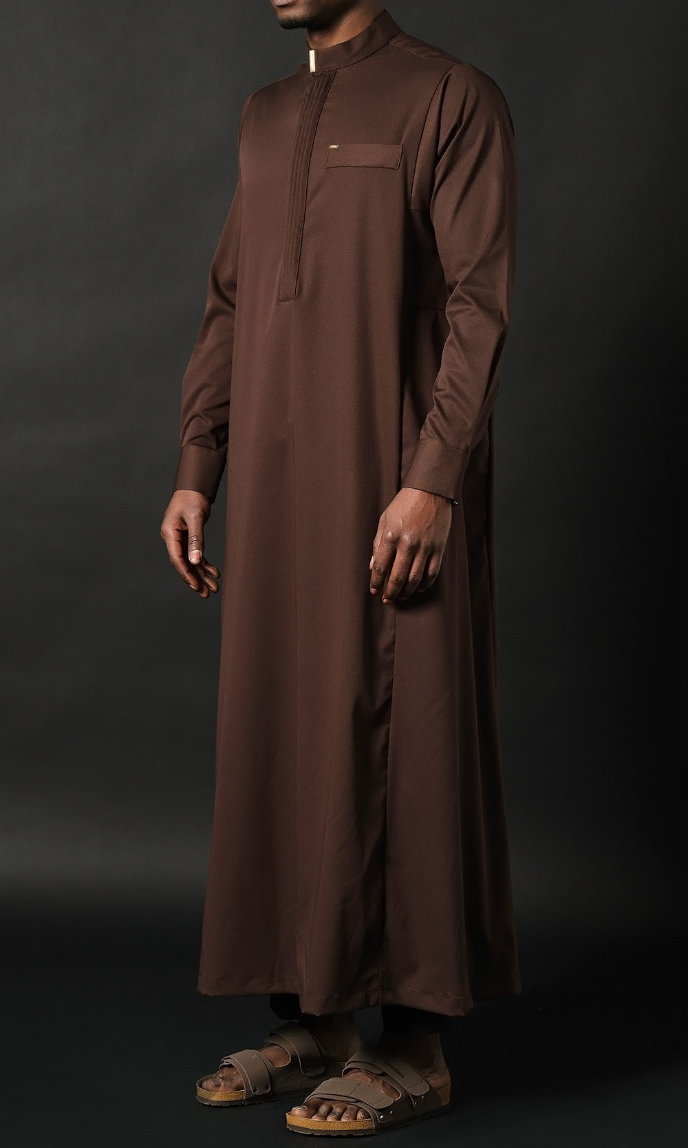 QL Qamis Bey au café