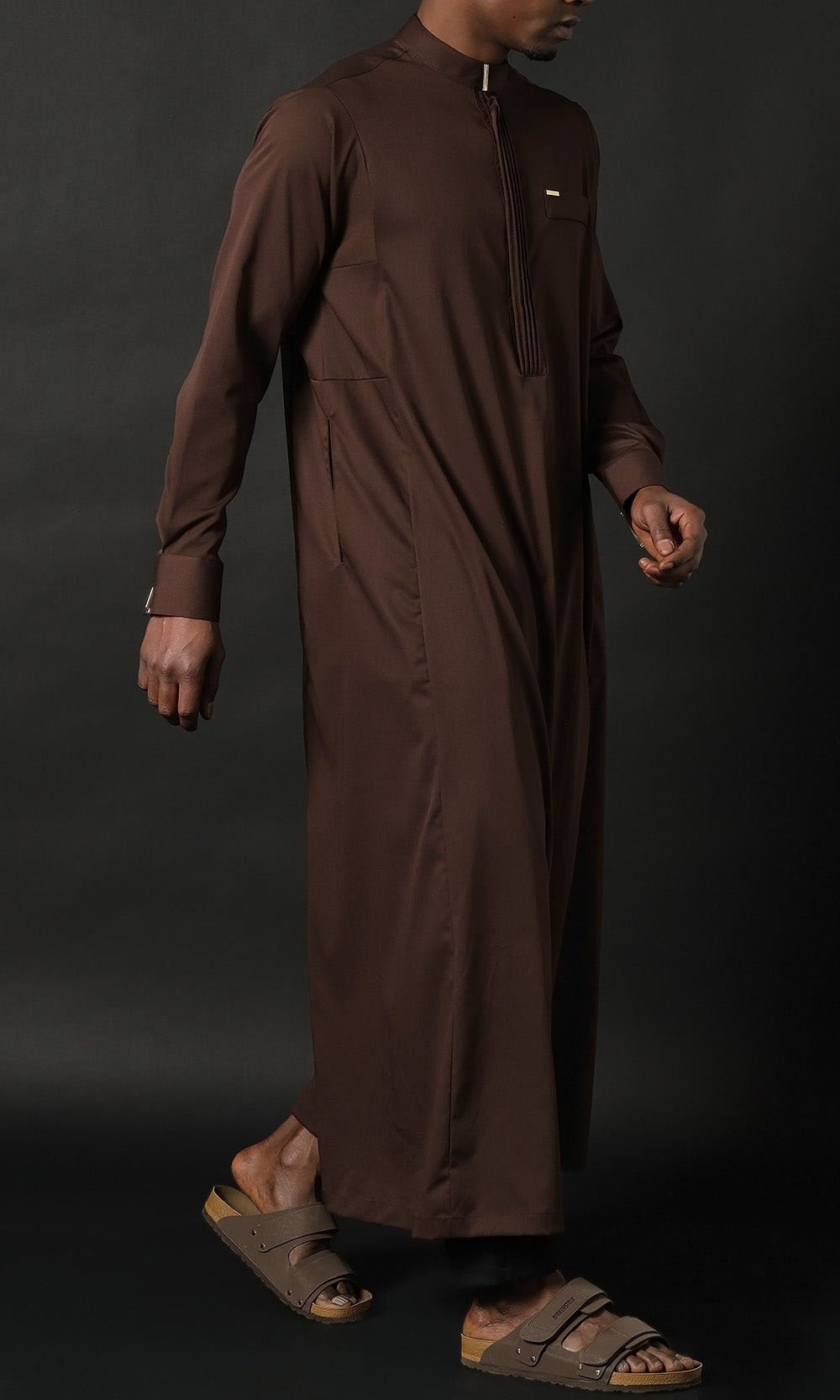 QL Qamis Bey au café