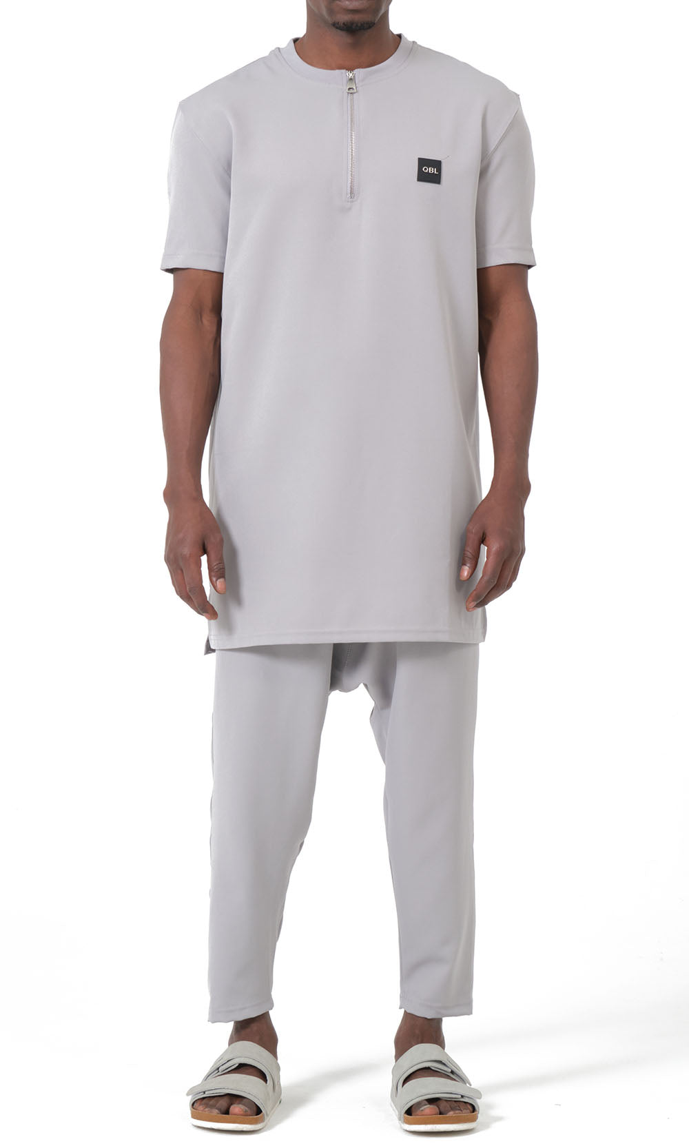QTE2001 Ensemble Qamis Court Silent Gris Clair