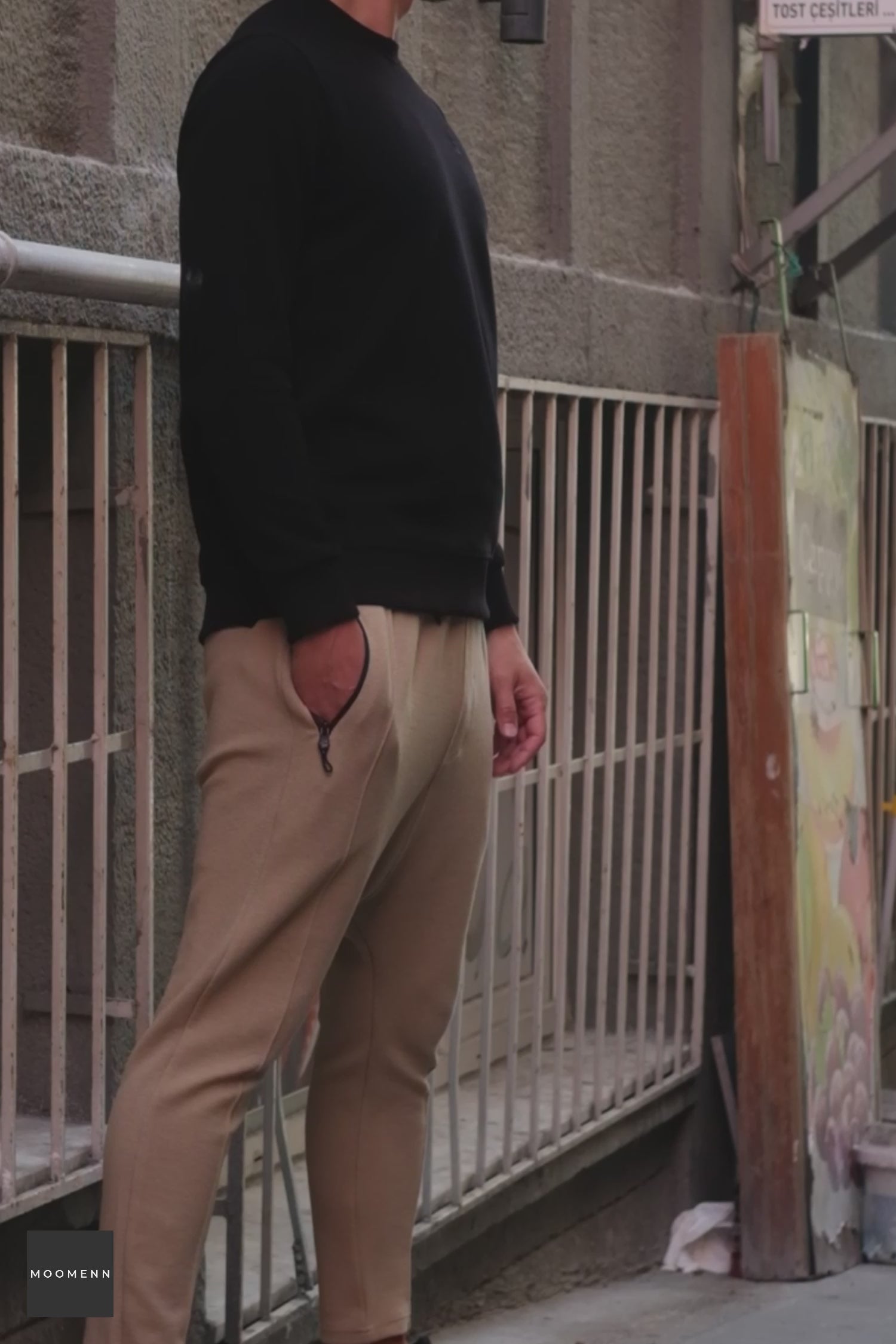 Charger la vidéo : QL Round Collar Longline Sweatshirt in Black